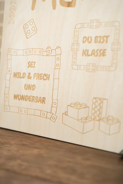Zeugnismappe aus Holz personalisiert – Bausteine-Design